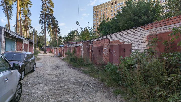 Гараж, > 30 м²