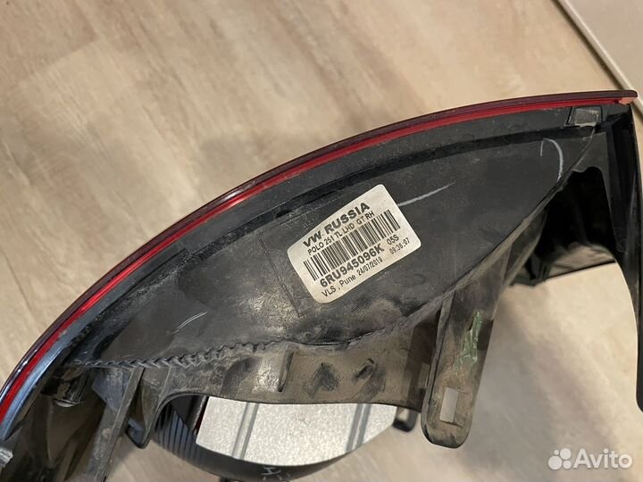 Фонарь задний правый поло седан. Стекло разбито