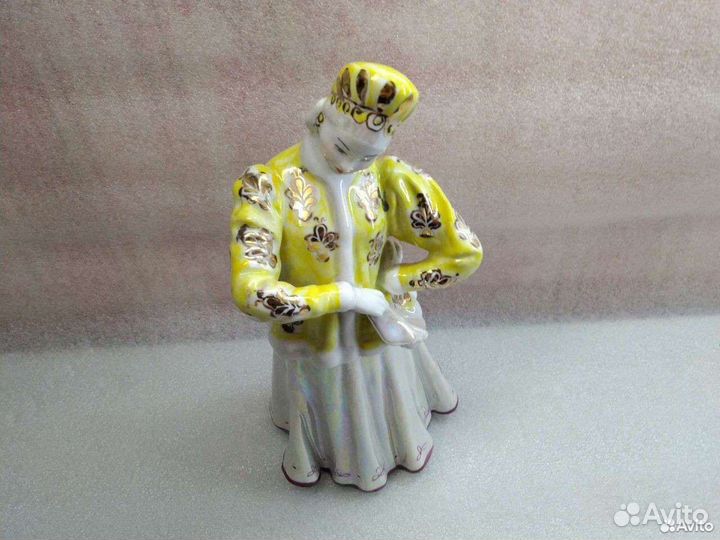 Фарфоровая фигурка лебёдушка. Дулёво