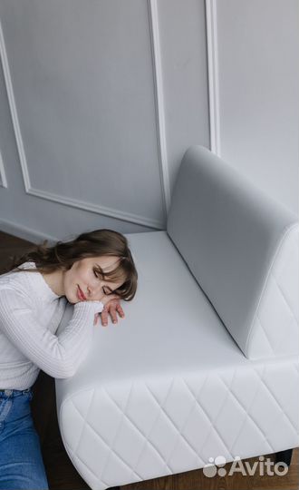 Диван в кафе