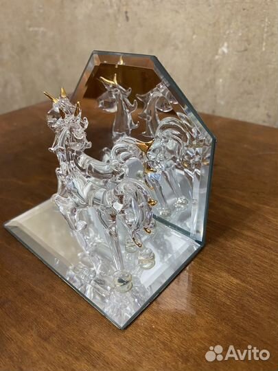 Лошадь стекло