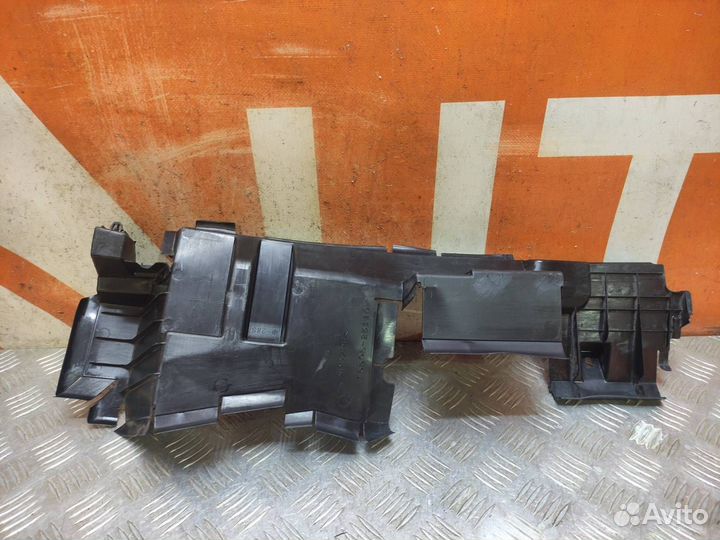 Дефлектор радиатора левый Toyota Rav4 5 XA50