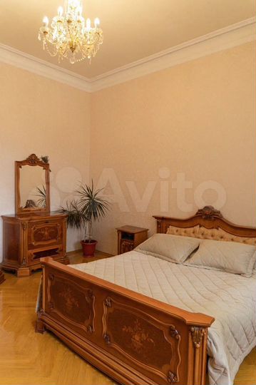 Дом 450 м² на участке 7 сот.