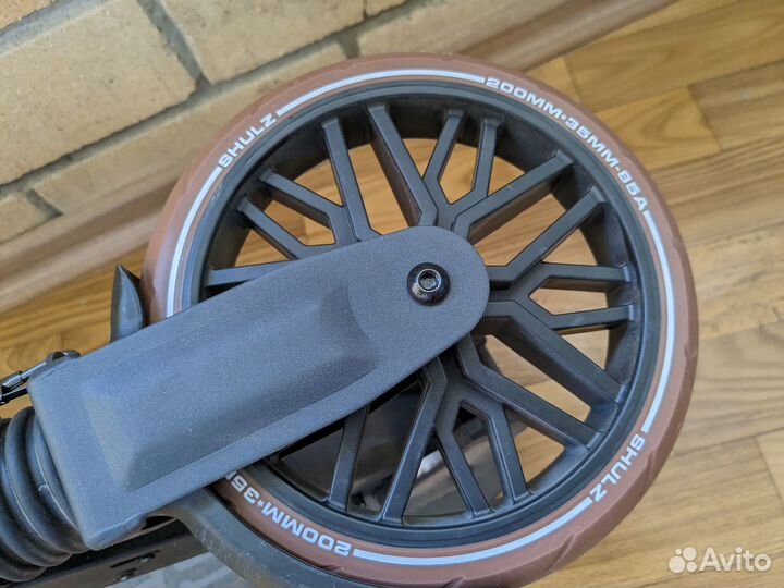 Продам самокат Shulz 200