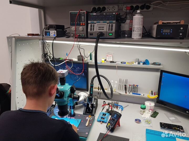 Замена аккумулятора смартфона