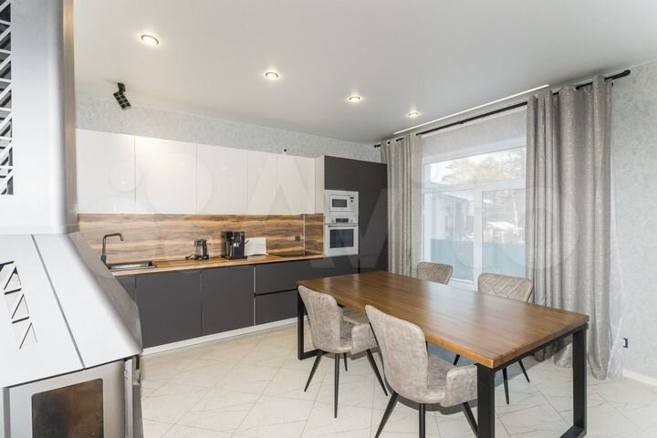 Коттедж 205 м² на участке 7 сот.