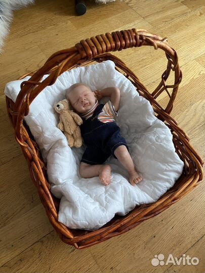 Кукла реборн мини в корзине с мишкой
