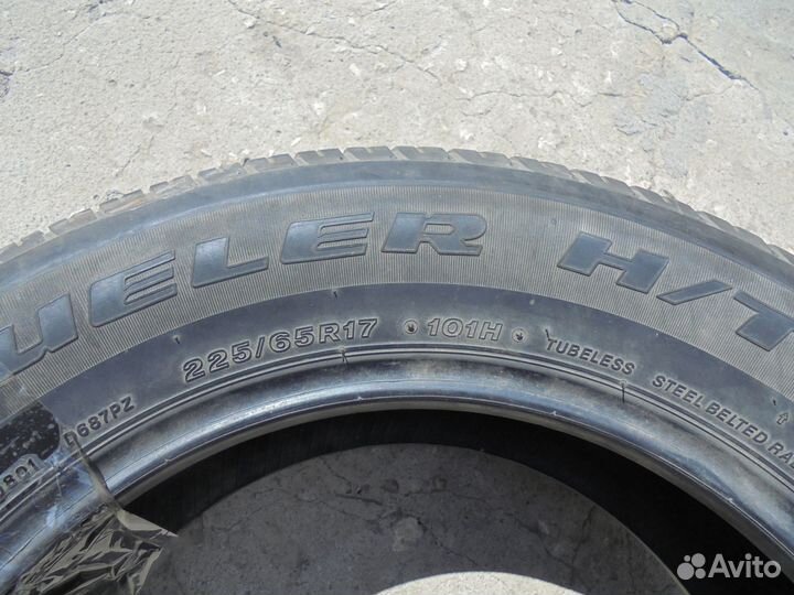 Bridgestone Dueler H/T D687 225/65 R17