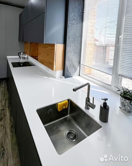 Столешница из камня кварцевый агломерат