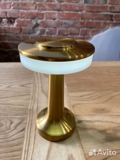 Лампа настольная