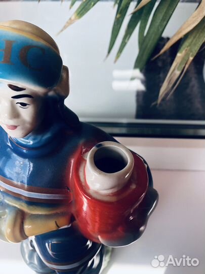 Статуэтка. Бутылка