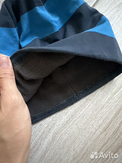 Демисезонная шапка на флисе 48-50