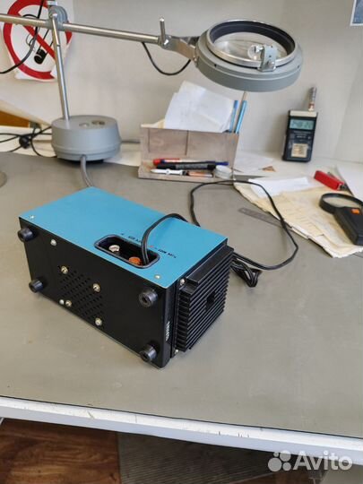 Источник питания лабораторный