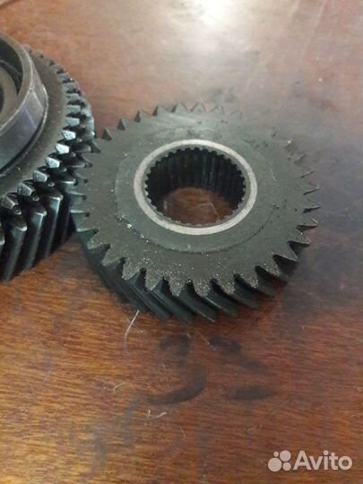 Шестерня 6-передачи и задняя крышка на МКПП