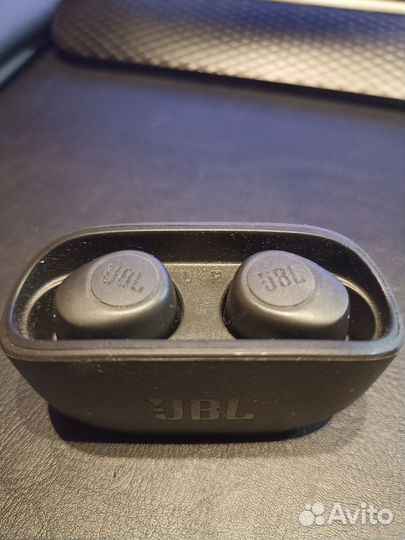 Продам беспроводные наушники JBL wave 100 TWS