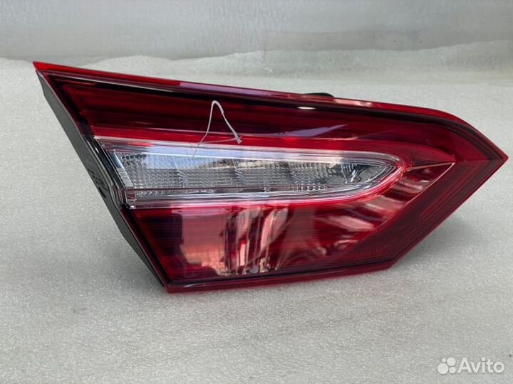Фонарь внутренний задний левый Toyota Camry