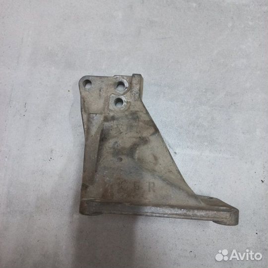 Кронштейн двигателя передний правый Infiniti Fx 35