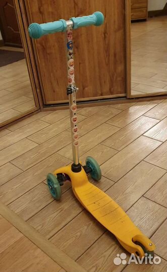 Самокат трехколесный (колеса светятся)