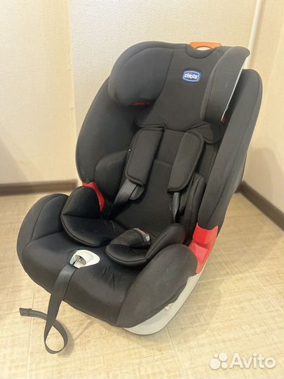 Автомобильное кресло chicco