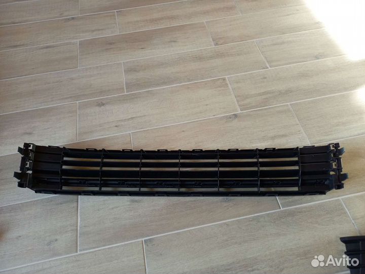 Volkswagen polo sedan решетка бампера