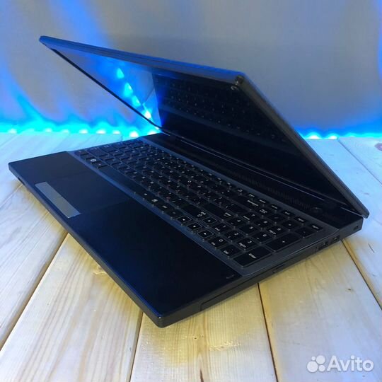 Ноутбук Samsung NP305V5A-T08RU