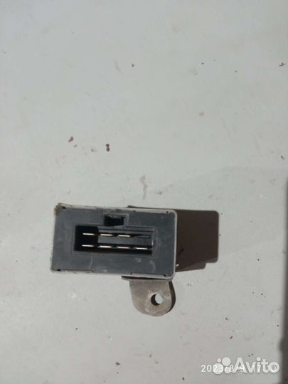 Реле стеклоочистителя Nissan primera P10