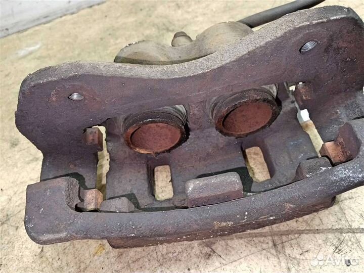 Суппорт тормозной передний правый Hyundai Santa F