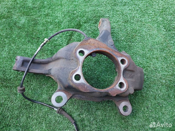 Кулак поворотный передний левый Ниссан Кашкай J10