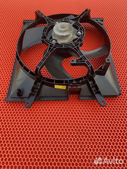 Вентилятор охлаждения Mitsubishi Carisma