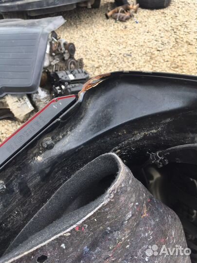 Toyota avensis Т270 крышка багажника