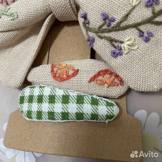 Набор бант для волос и заколки с вышивкой
