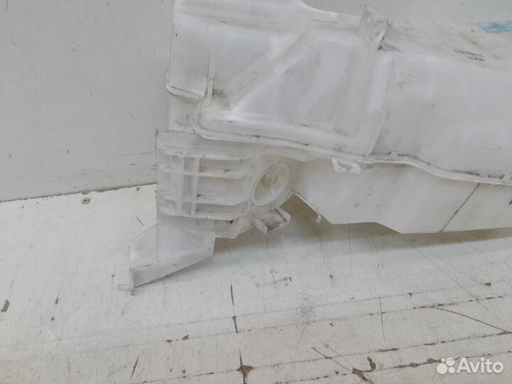 Бачок омывателя Toyota Land Cruiser 200 2012-2021