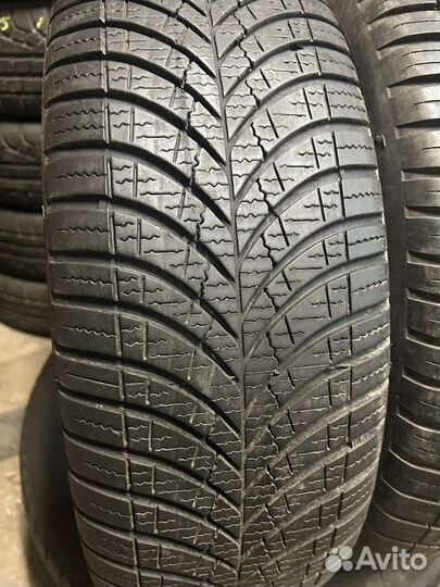 Goodyear Vector 4Seasons Gen-3 SUV 215/60 R17