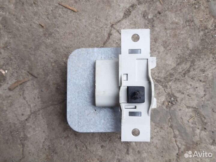 Выключатель (кнопка) 111333702