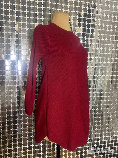 Свитер xs бордовый тянется