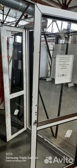 Пластиковая дверь