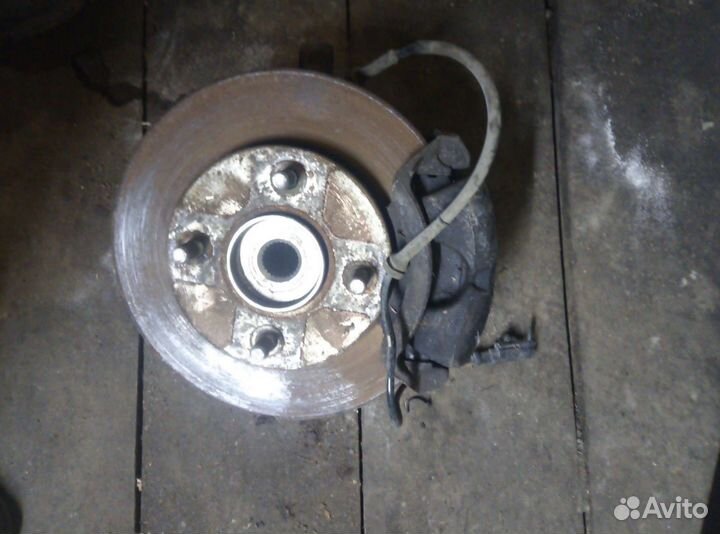 Передняя правая ступица mitsubishi colt