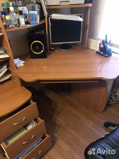 Продаю компьютерный стол