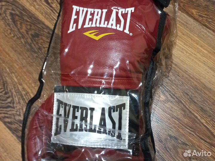 Боксерские перчатки everlast 10 oz