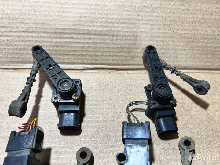 Датчик положения кузова на Land Rover Discovery 3