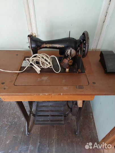 Швейная машинка зингер ножная