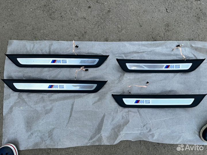 Накладки на пороги BMW M5