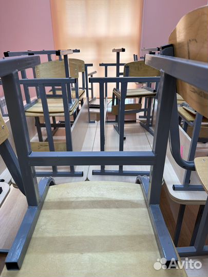 Школьная парта и стул