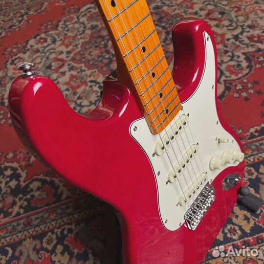 Электрогитара J&D Guitars ST-H Stratocaster SSS Red