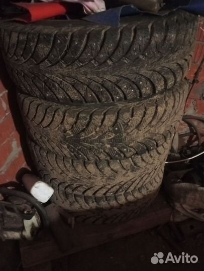 Sava Eskimo Stud 215/65 R16