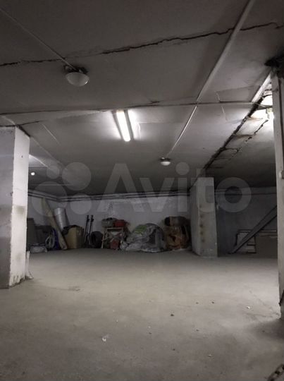 Машиноместо, > 30 м²