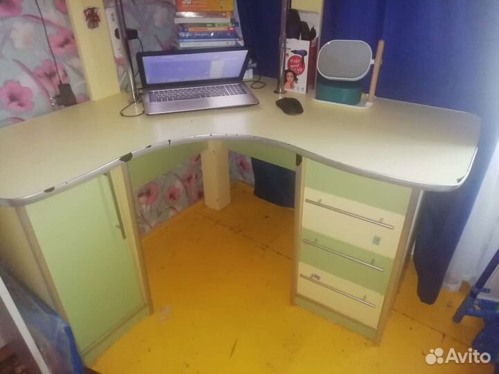 Компьютерный стол