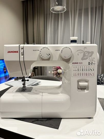 Швейная машина Janome