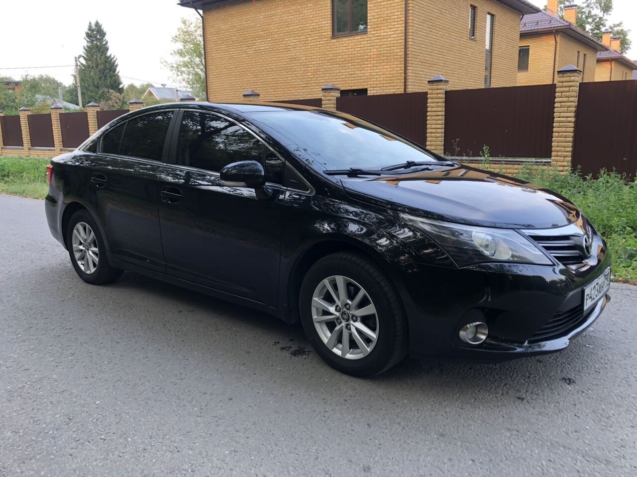 Toyota Avensis: фото владельца