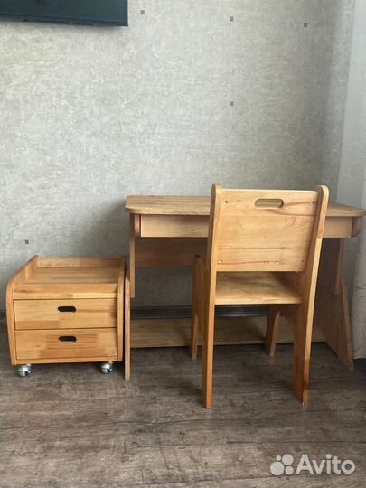 Школьный стол